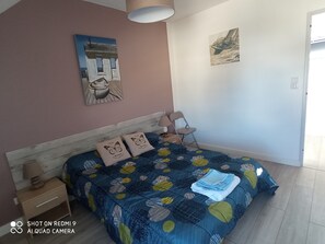 3 bedrooms, iron/ironing board, travel cot