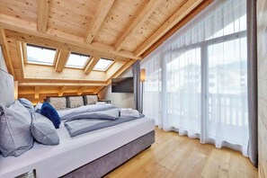 4 habitaciones, tabla de planchar con plancha y cuna de viaje 