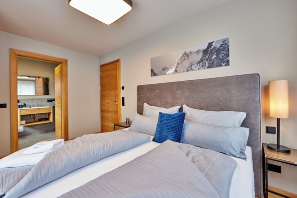 4 bedrooms, iron/ironing board, travel cot, free WiFi