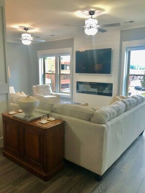 Smart TV, fireplace