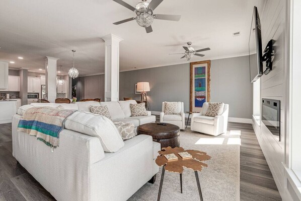 Smart TV, fireplace
