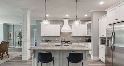 On the square in downtown Smithville "THE FIDDLE"!!!