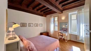 1 habitación, tabla de planchar con plancha, wifi y ropa de cama