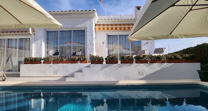 10 minutes to the beach! King Suite for 2 adults in quiet B&B with private pool.
