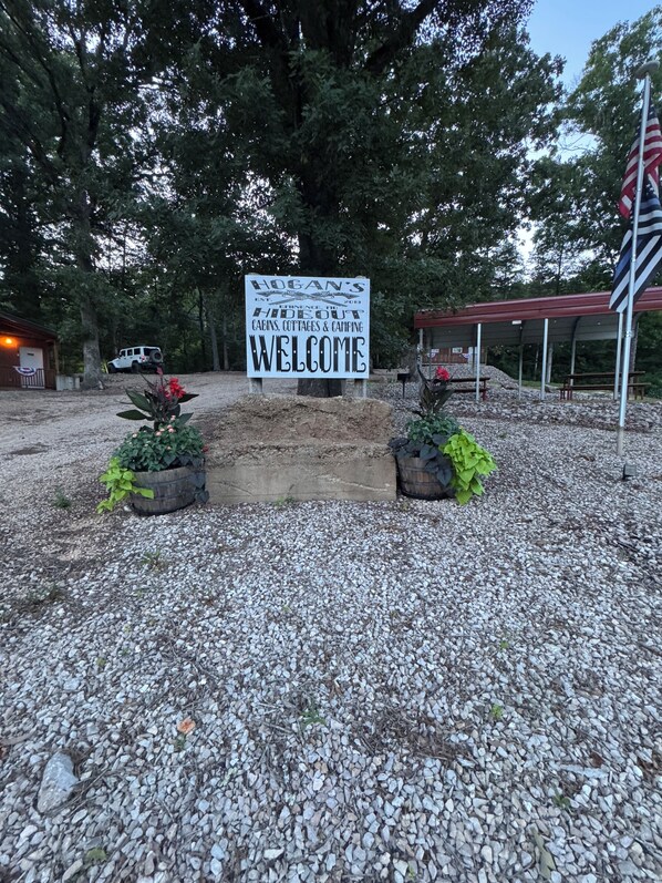 Property grounds - Hogan's Hideout Cottage #7 (Eminence)