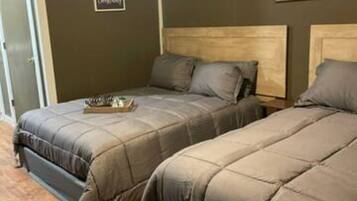 1 bedroom, iron/ironing board, internet, bed sheets