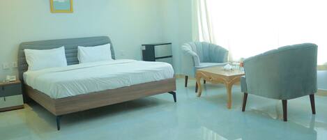 Deluxe kamer, 1 twee- of 2 eenpersoonsbedden | Geluiddichte muren, een strijkplank/strijkijzer, gratis wifi