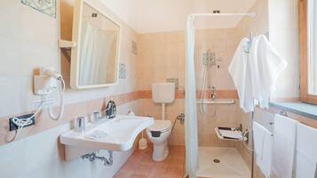 Classic-Vierbettzimmer, Meerblick | Badezimmer