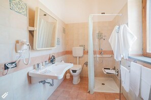 Classic Quadruple Room, Sea View | Bathroom - Il Falco Del Cilento (Torchiara)