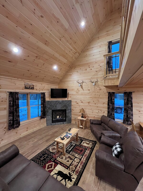 Una Smart TV, una chimenea