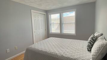 5 bedrooms, iron/ironing board, free WiFi