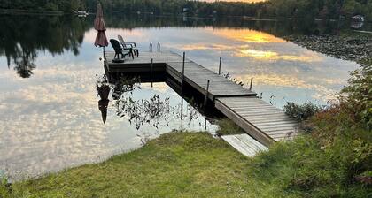 Tremblant Lakeside Cottage with Hot Tub