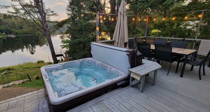 Tremblant Lakeside Cottage with Hot Tub