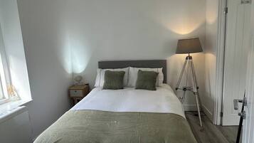 1 slaapkamer, een strijkplank/strijkijzer, gratis wifi, beddengoed
