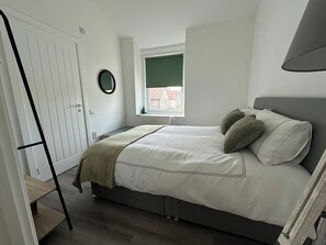 1 bedroom, iron/ironing board, internet, bed sheets