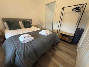 1 camera, ferro/asse da stiro, Wi-Fi gratuito, lenzuola