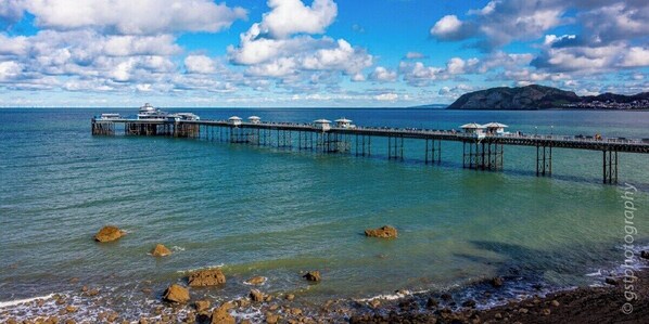 Beach - Carmen Sylva Holiday let Llandudno sea front (Llandudno)