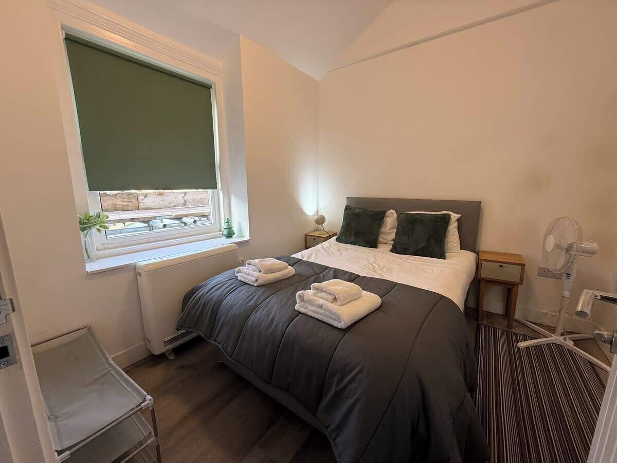 1 bedroom, iron/ironing board, travel cot, free WiFi