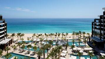 8 albercas al aire libre