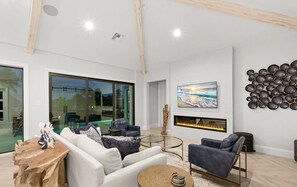 Smart TV, fireplace, books, printers - Bella Fratelli Marco Island 🏝️ 
 With Electric Lift Pier (Marco Island)