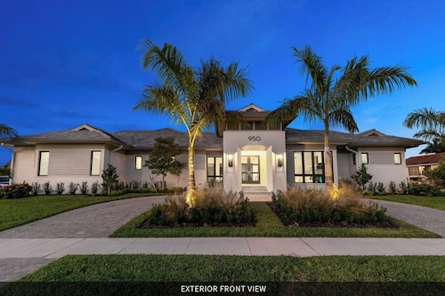 Bella Fratelli Marco Island 🏝️ With Electric Lift Pier