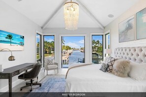 4 bedrooms, desk, iron/ironing board, travel cot - Bella Fratelli Marco Island ๐๏ธ
With Electric Lift Pier (Marco Island)