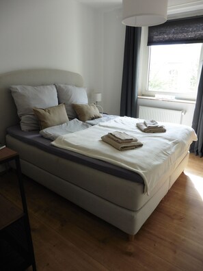 2 bedrooms, iron/ironing board, WiFi, bed sheets - Sedan16 Zentral (Wuppertal)