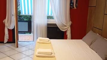 Kamar Double atau Twin, pemandangan kebun | Selimut bulu angsa dan didekorasi berbeda-beda