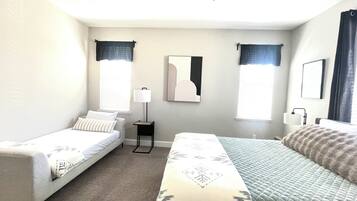 3 多间卧室、办公桌、熨斗/熨衣板、WiFi