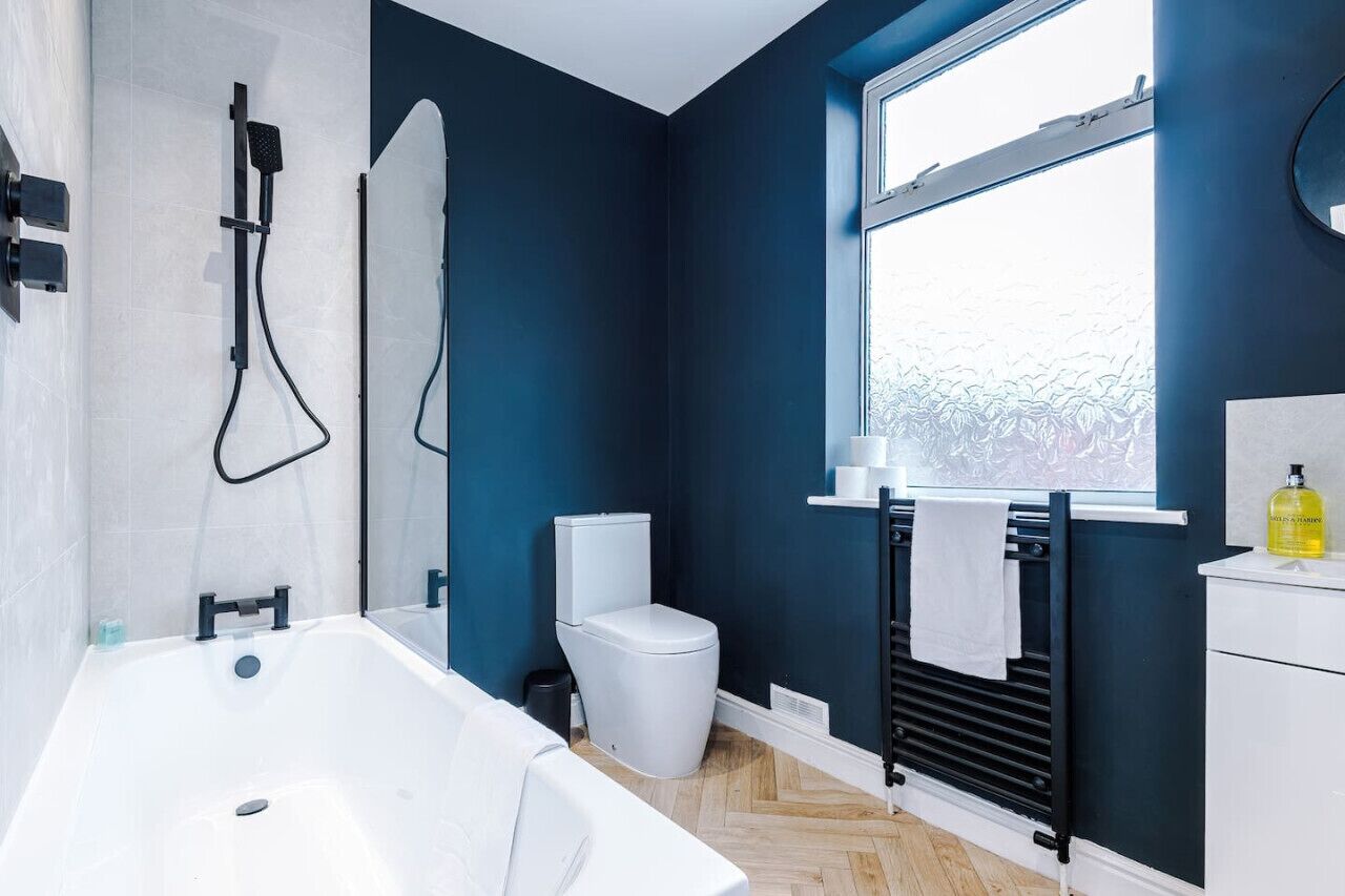 Rainfall showerhead, hair dryer, towels