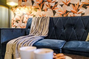 Televisi LED 32-inci dengan saluran TV digital, Netflix, dan Hulu