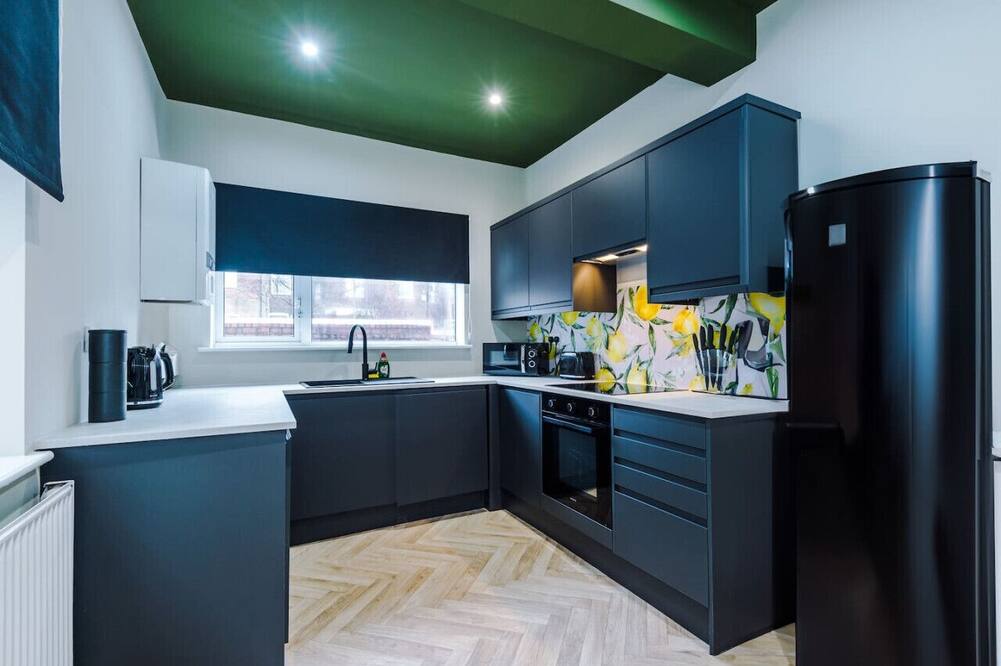 Salford Sanctuary 5 Bed House - Eccles