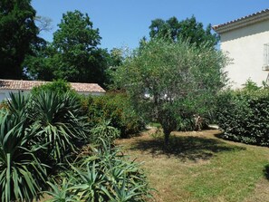 Property grounds - Proche Mer, Appartement Classé 2 Dans Petite Résidence (Santa-Lucia-di-Moriani)