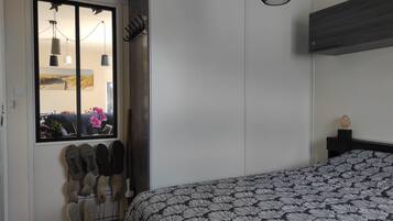 1 chambre, fer et planche à repasser, draps fournis