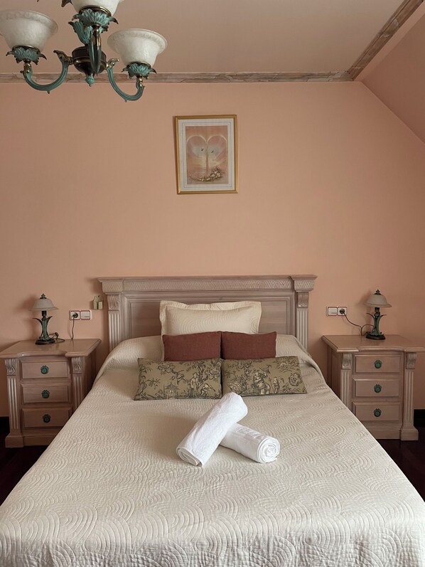 3 bedrooms, bed sheets