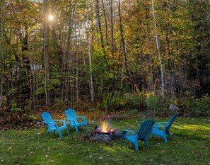Property grounds - 🌲Great Location! 55" TV/Screened Porch/Stone Firepit/BBQ Grill/Washer & Dryer (Wilmington)