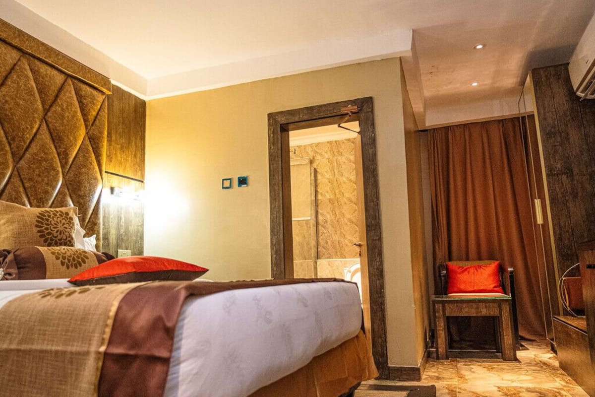 Business Suite, Park View | 1 bedroom, individually furnished, desk, free WiFi