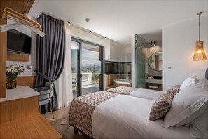 4 bedrooms, in-room safe, iron/ironing board, free WiFi
