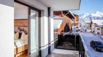 Deluxe-Apartment, 2 Schlafzimmer, Nichtraucher, 2 Bäder | Balkon