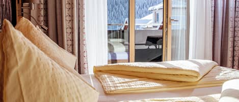 Comfort Condo, 2 Bedrooms, Non Smoking, 2 Bathrooms | 2 bedrooms, memory-foam beds, individually decorated