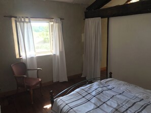 2 bedrooms, WiFi, bed sheets