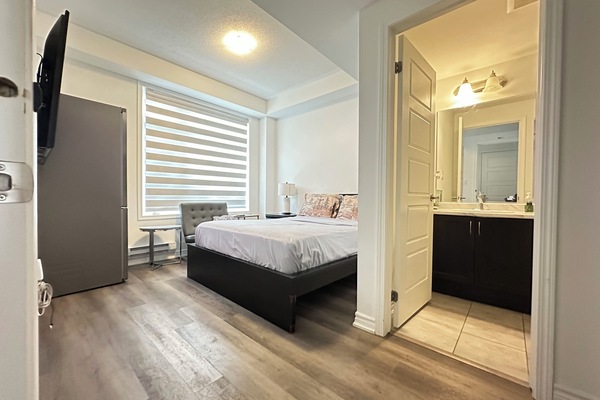 Bedroom with Queen Mattress