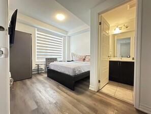 1 slaapkamer, een strijkplank/strijkijzer, wifi, beddengoed