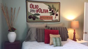 2 bedrooms, desk, iron/ironing board, free WiFi