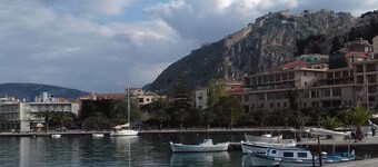 Margarita's Cottage
 Ήσυχο και Άνετο σπίτι, 5 λεπτά απο το ιστορικό Ναύπλιον.