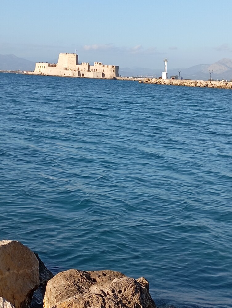 Margarita's Cottage
Ήσυχο και Άνετο σπίτι, 5 λεπτά απο το ιστορικό Ναύπλιον. - Grecia