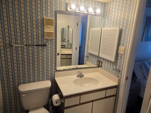 Towels, toilet paper - 1 bed unit, second floor by pool and hottub (Myrtle Beach)