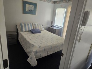 1 bedroom, iron/ironing board, free WiFi, bed sheets - 1 bed unit, second floor by pool and hottub (Myrtle Beach)