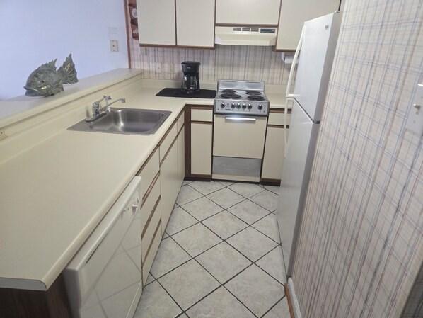 Private kitchen - 1 bed unit, second floor by pool and hottub (Myrtle Beach)