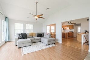 Smart TV, videogames, pebolim, livros